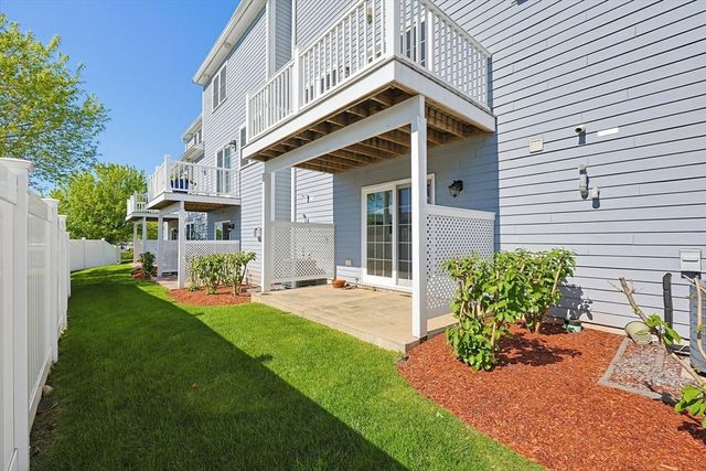 60 Lenox St 12, Norwood, MA 02062
