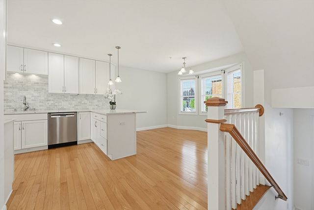 60 Lenox St 12, Norwood, MA 02062