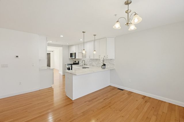 60 Lenox St 12, Norwood, MA 02062