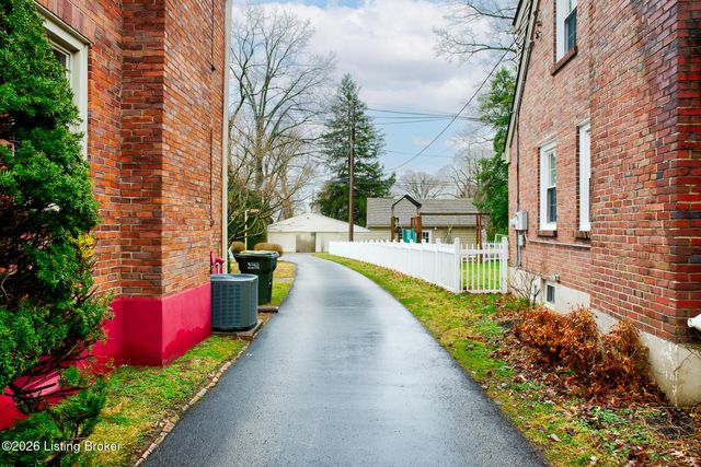 2662 Kings Hwy, Louisville, KY 40205