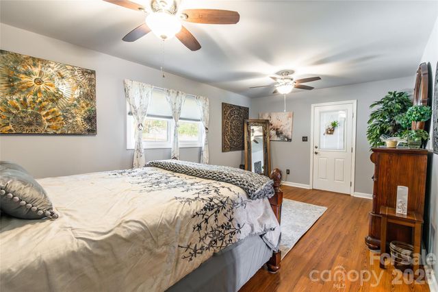 4205 Lake Shore Road S, Denver, NC 28037