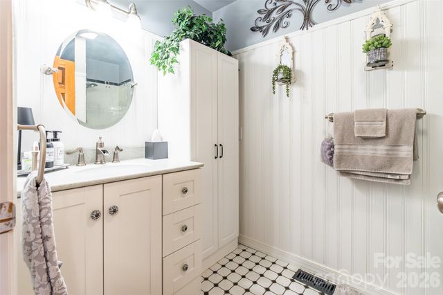 4205 Lake Shore Road S, Denver, NC 28037