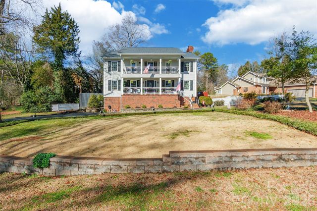 4205 Lake Shore Road S, Denver, NC 28037