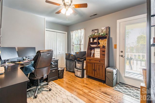 4205 Lake Shore Road S, Denver, NC 28037