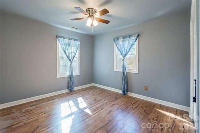 4205 Lake Shore Road S, Denver, NC 28037