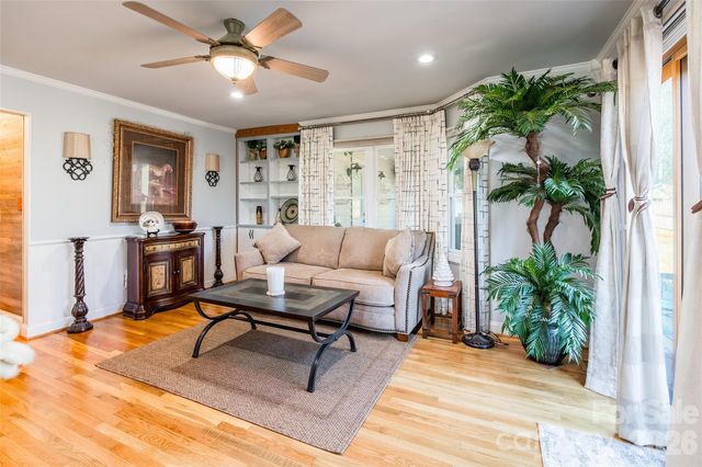 4205 Lake Shore Road S, Denver, NC 28037