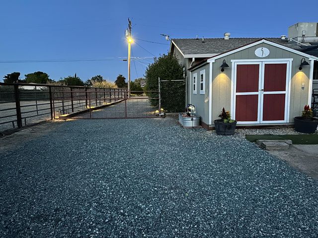 955 Elma St, Hickman, CA 95323