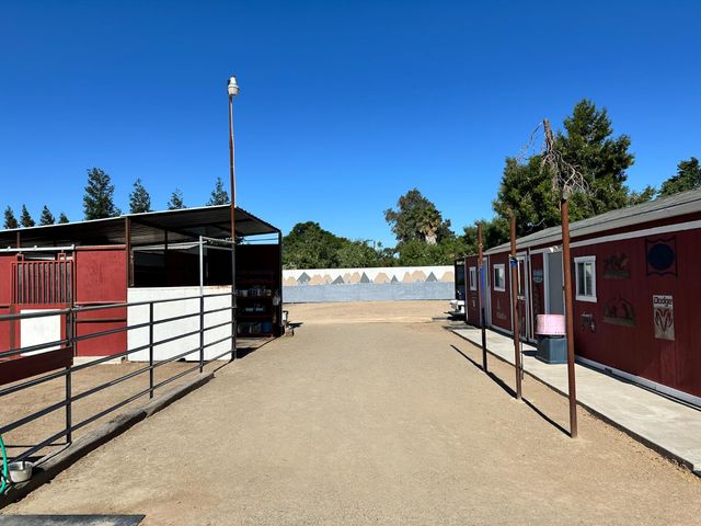 955 Elma St, Hickman, CA 95323