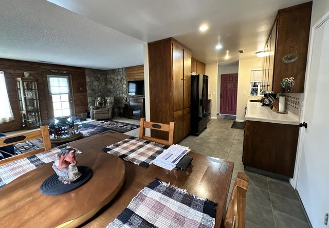 955 Elma St, Hickman, CA 95323