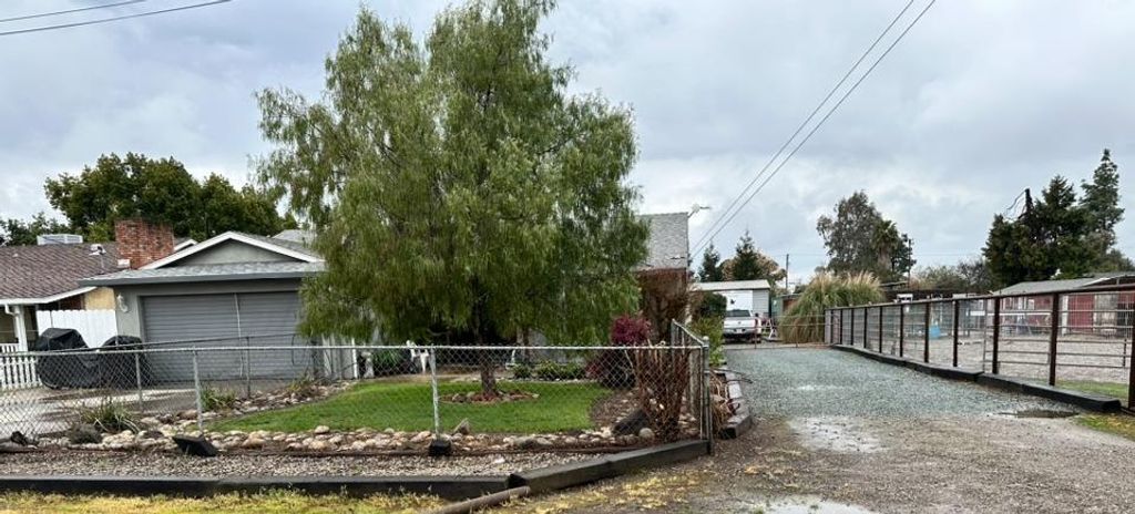 955 Elma St, Hickman, CA 95323