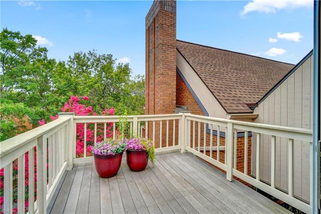 696 Mowbray Arch Apt 460, Norfolk, VA 23507