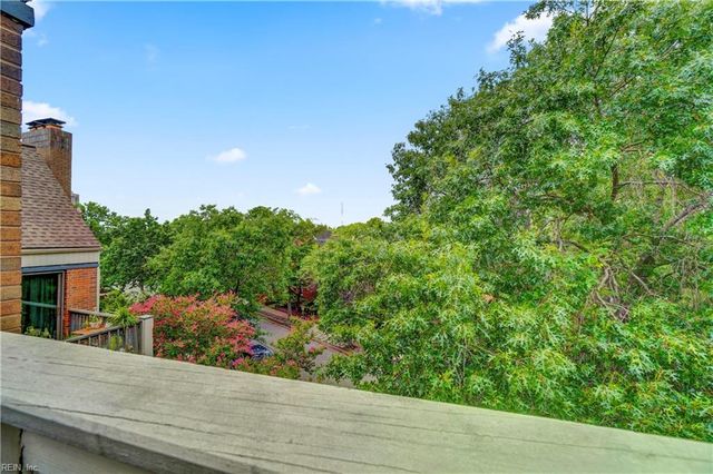 696 Mowbray Arch Apt 460, Norfolk, VA 23507