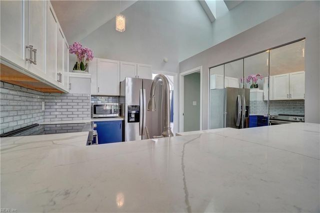 696 Mowbray Arch Apt 460, Norfolk, VA 23507