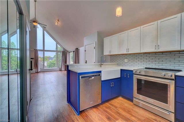 696 Mowbray Arch Apt 460, Norfolk, VA 23507
