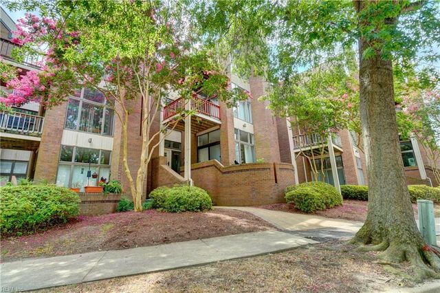 696 Mowbray Arch Apt 460, Norfolk, VA 23507