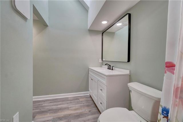 696 Mowbray Arch Apt 460, Norfolk, VA 23507