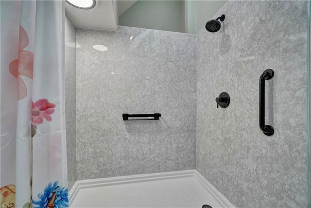 696 Mowbray Arch Apt 460, Norfolk, VA 23507