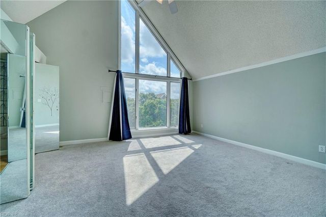 696 Mowbray Arch Apt 460, Norfolk, VA 23507