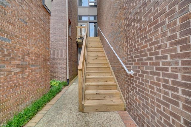 696 Mowbray Arch Apt 460, Norfolk, VA 23507