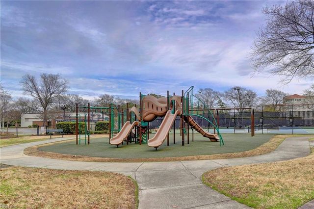 696 Mowbray Arch Apt 460, Norfolk, VA 23507