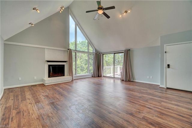 696 Mowbray Arch Apt 460, Norfolk, VA 23507