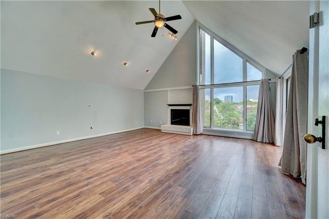 696 Mowbray Arch Apt 460, Norfolk, VA 23507