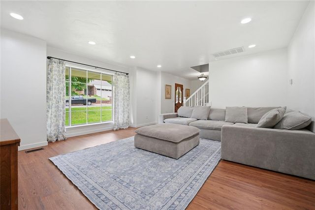 2021 Cedar Ridge Road, Edmond, OK 73013