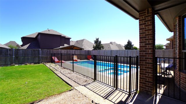 588 Deverson Drive, Rockwall, TX 75087