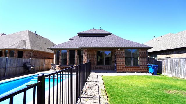 588 Deverson Drive, Rockwall, TX 75087