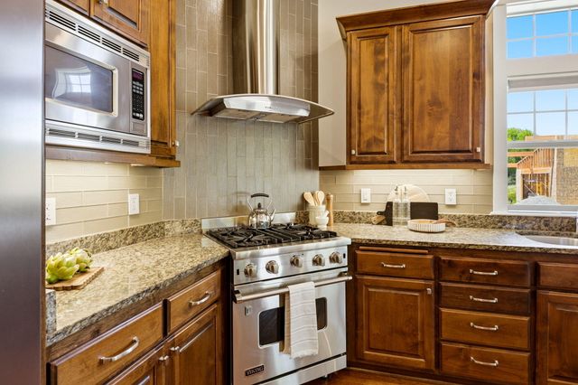 403 Briscoe Place, Ashland, OR 97520