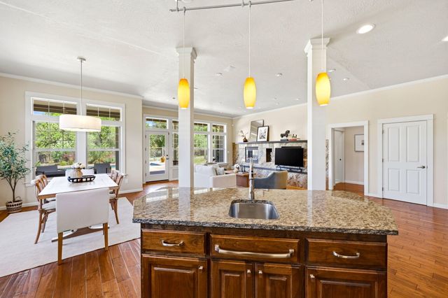 403 Briscoe Place, Ashland, OR 97520