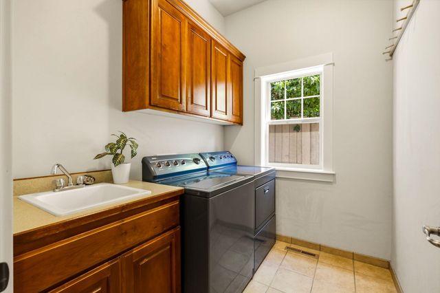 403 Briscoe Place, Ashland, OR 97520