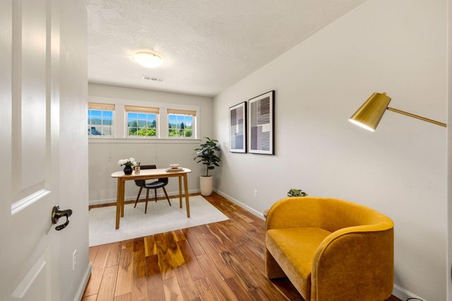 403 Briscoe Place, Ashland, OR 97520