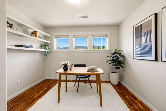 403 Briscoe Place, Ashland, OR 97520