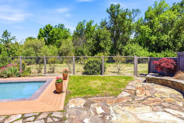 403 Briscoe Place, Ashland, OR 97520