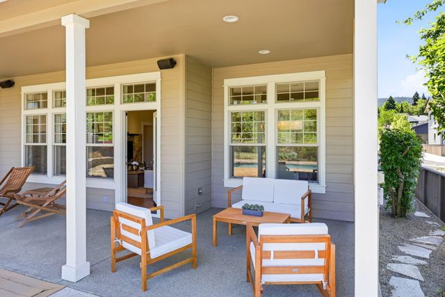 403 Briscoe Place, Ashland, OR 97520