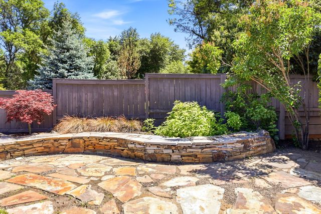 403 Briscoe Place, Ashland, OR 97520