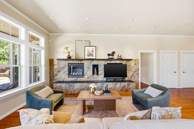 403 Briscoe Place, Ashland, OR 97520
