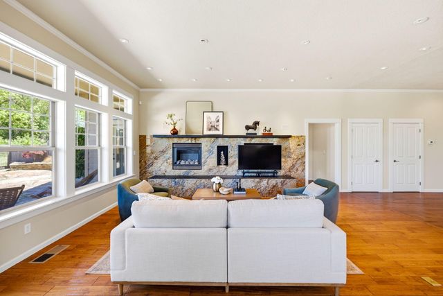 403 Briscoe Place, Ashland, OR 97520