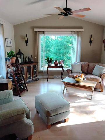 920 THOMAS TRAIL, Waupaca, WI 54981