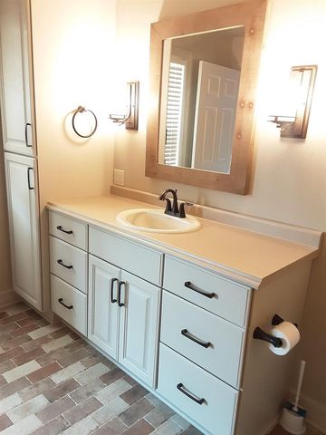 920 THOMAS TRAIL, Waupaca, WI 54981