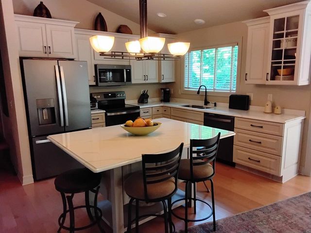 920 THOMAS TRAIL, Waupaca, WI 54981