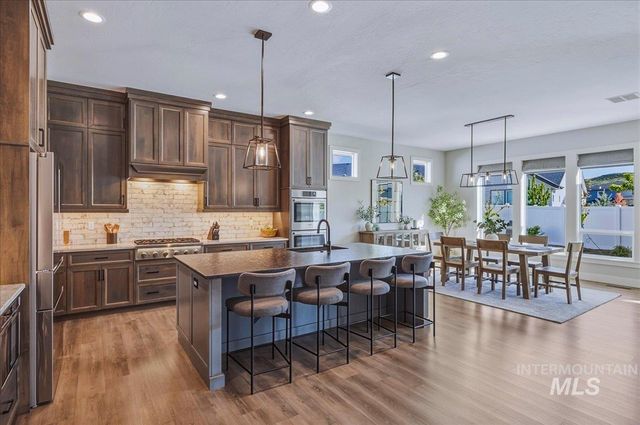 8033 W Sparks Lake Dr, Boise, ID 83714