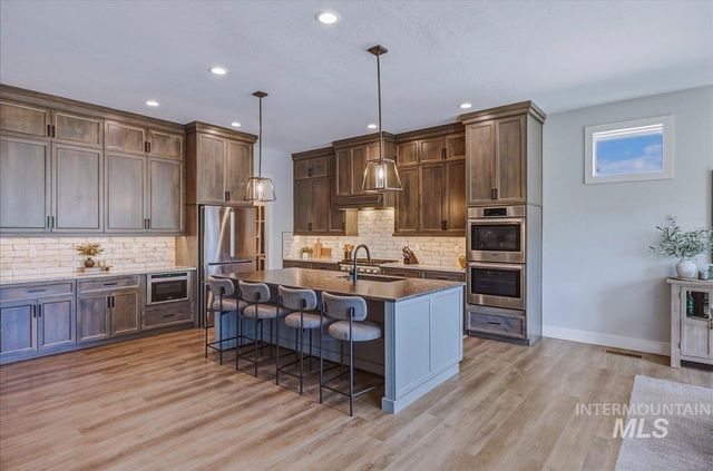 8033 W Sparks Lake Dr, Boise, ID 83714