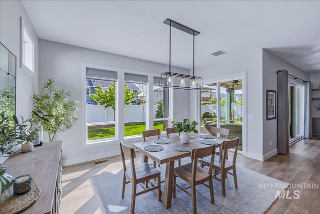 8033 W Sparks Lake Dr, Boise, ID 83714