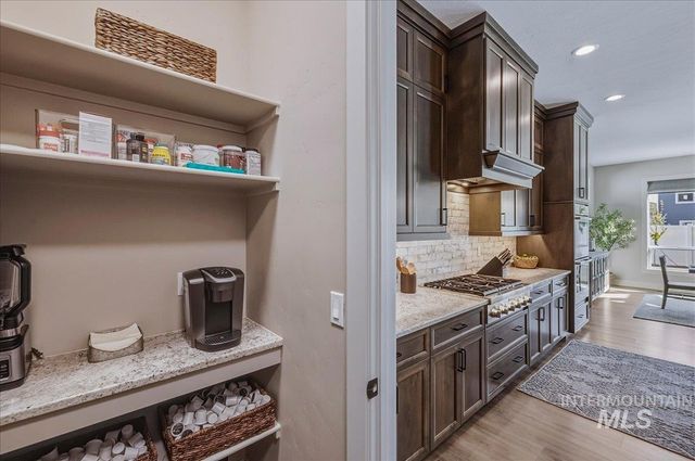 8033 W Sparks Lake Dr, Boise, ID 83714