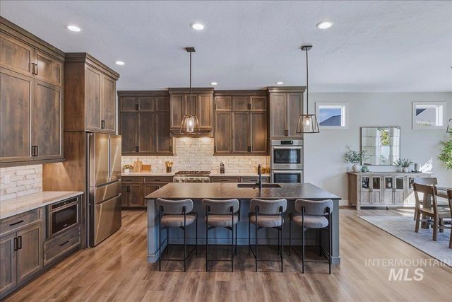 8033 W Sparks Lake Dr, Boise, ID 83714