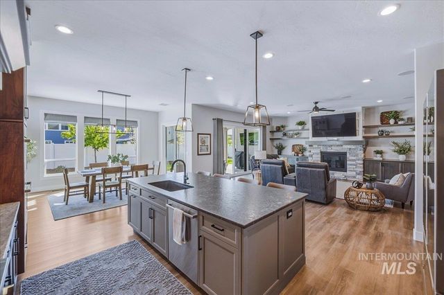 8033 W Sparks Lake Dr, Boise, ID 83714
