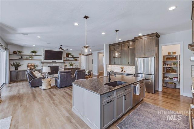 8033 W Sparks Lake Dr, Boise, ID 83714