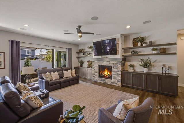 8033 W Sparks Lake Dr, Boise, ID 83714